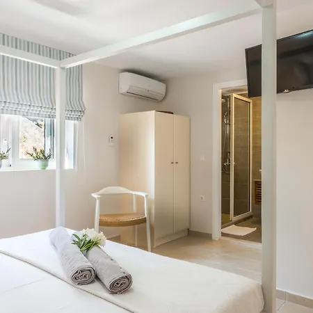 Amantella Villa *